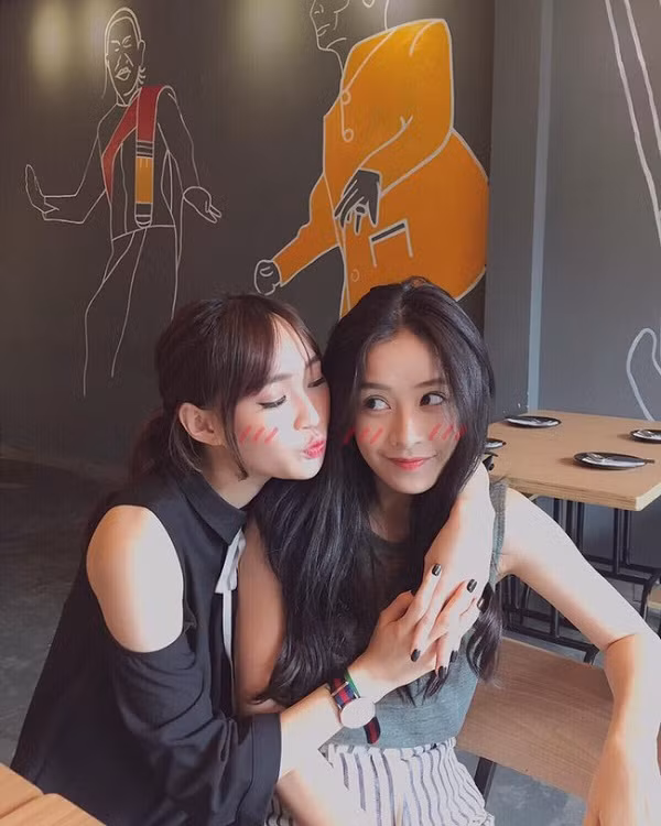 Dù bận rộn nhưng cả hai vẫn thường xuyên dành thời gian trò chuyện và đi chơi cùng nhau