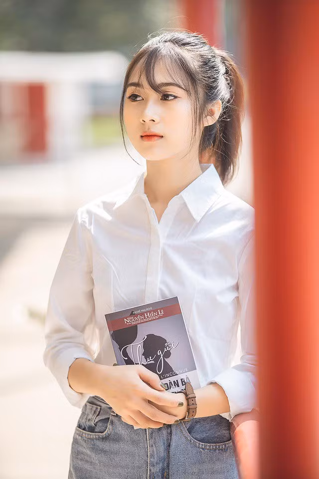 Cô gái bỗng “nổi như cồn” với bức ảnh mặc đồng phục ĐH Bách khoa - Ảnh 9. Cô gái bỗng “nổi như cồn” với bức ảnh mặc đồng phục ĐH Bách khoa - Ảnh 9.