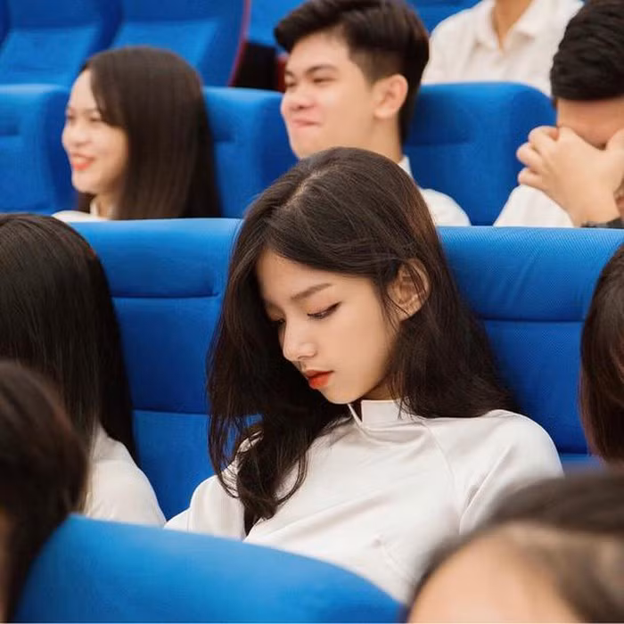 Dàn nữ sinh 2K nổi tiếng nhờ góc nghiêng thần thái ảnh 3 Dàn nữ sinh 2K nổi tiếng nhờ góc nghiêng thần thái ảnh 3