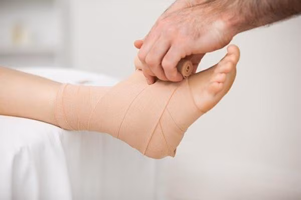 Bị trẹo chân vì giầy cao gót, 7 ngày sau cô gái đột ngột tử vong vì điều không ngờ ảnh 2 Đi giày cao gót bị trẹo chân, 7 ngày sau cô gái đột ngột tử vong vì điều không ngờ - 2