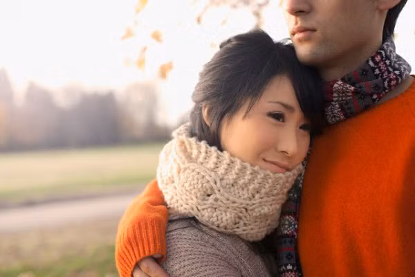 Về quê bạn gái chúc Tết, vừa bước chân vào cửa chàng trai choáng váng khi chứng kiến cảnh này