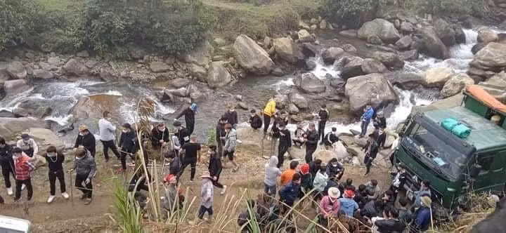 Hình ảnh được người dân ghi lại trong cuộc xô xát