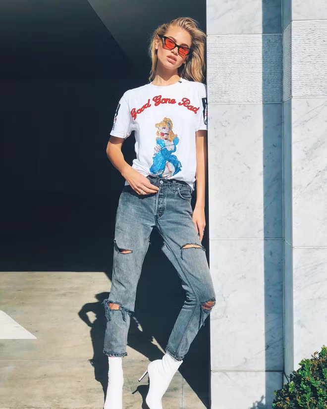 Street style sành điệu của người mẫu lộ vòng một ở Cannes ảnh 7 Street style dep mat, sanh dieu cua nguoi mau lo vong mot o Cannes hinh anh 7