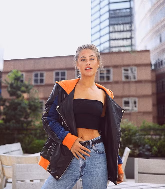 Street style sành điệu của người mẫu lộ vòng một ở Cannes ảnh 8 Street style dep mat, sanh dieu cua nguoi mau lo vong mot o Cannes hinh anh 8