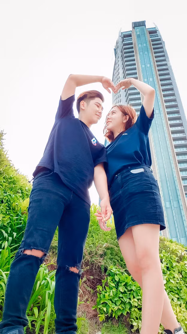 Dạo phố hoặc ghé thăm các tụ điểm giải trí là lời gợi ý tuyệt vời cho team thích náo nhiệt trong dịp 20/10