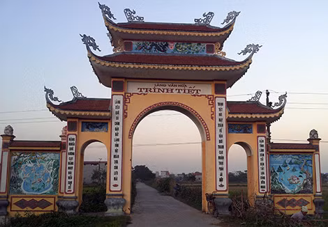 Ngoi lang ky la o Ha Noi: Dan ong va dan ba deu het muc chung thuy, giu trinh tiet hinh anh 1