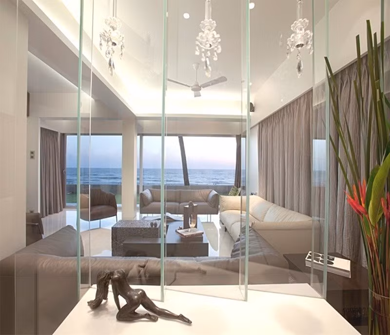 Antilia cao 173m, được thiết kế bởi các công ty kiến trúc nổi tiếng như Perkins & Will, Hirsch Bedner Associates,… Được biết, tỉ phú Ambani đã phải chi trả khoảng 2 tỉ USD để hoàn thiện ngôi nhà độc đáo này. Ảnh: Architecturaldigest