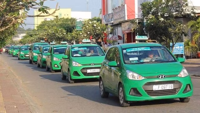 Taxi truyền thống muốn chuyển đổi thành xe hợp đồng điện tử - 2