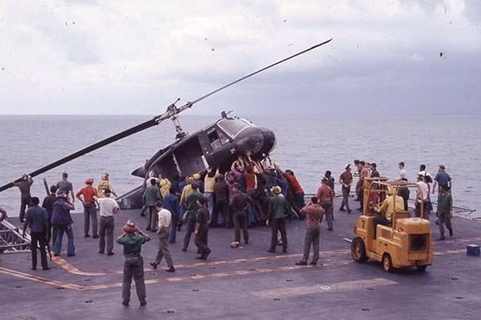 Tại sao tàu Mỹ ném máy bay xuống biển năm 1975? ảnh 6 Tại sao tàu Mỹ ném máy bay xuống biển năm 1975? ảnh 6
