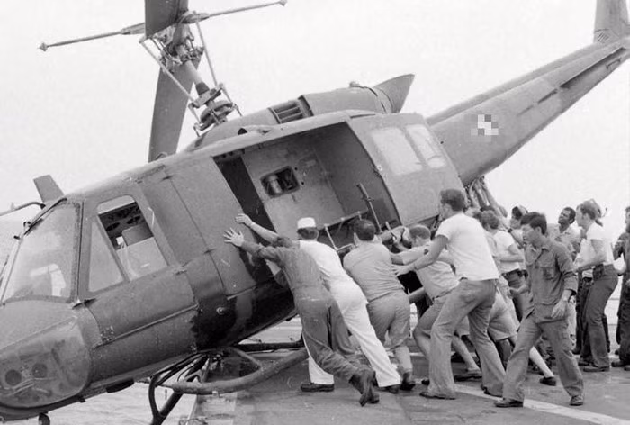 Tại sao tàu Mỹ ném máy bay xuống biển năm 1975? ảnh 9 Tại sao tàu Mỹ ném máy bay xuống biển năm 1975? ảnh 9