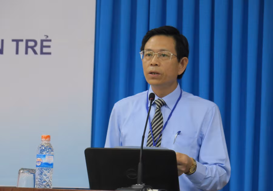 Ông Tạ Ngọc Đôn phát biểu tại hội thảo Ông Tạ Ngọc Đôn phát biểu tại hội thảo