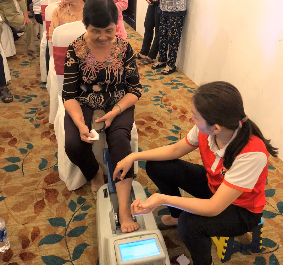  Người cao tuổi được tham gia đo loãng xương miễn phí tại hội thảo