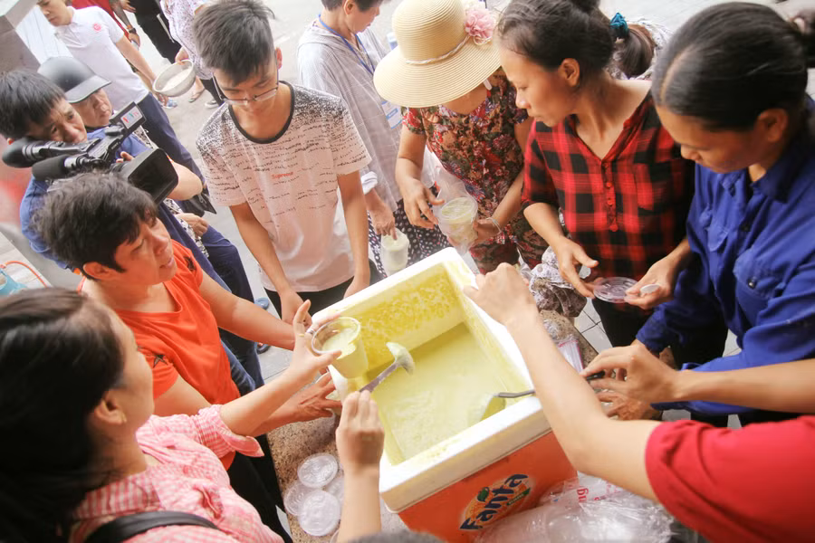 Tiệm cơm làm ấm lòng người nghèo