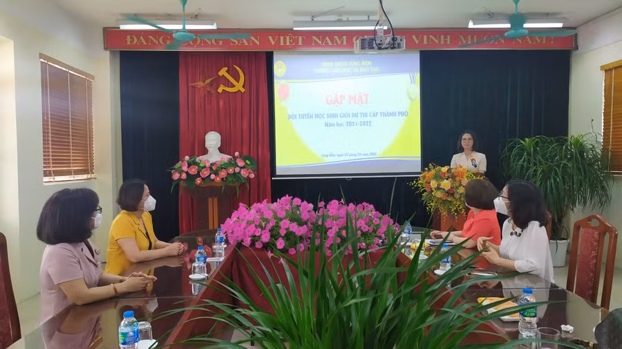 Quang cảnh tại điểm cầu Trường THCS Gia Thuỵ.