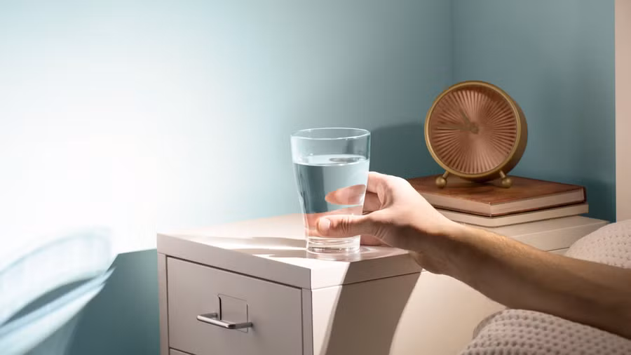 Một hoặc hai ly nước đầu tiên vào buổi sáng khi bụng đói là cách tốt nhất để bắt đầu ngày mới. (Ảnh: ITN) Một hoặc hai ly nước đầu tiên vào buổi sáng khi bụng đói là cách tốt nhất để bắt đầu ngày mới. (Ảnh: ITN)
