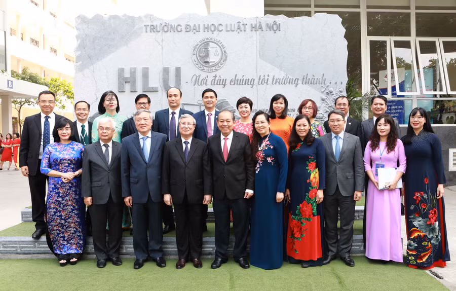 Giữ vị trí tiên phong trong nghiên cứu và phát triển khoa học pháp lý ảnh 1