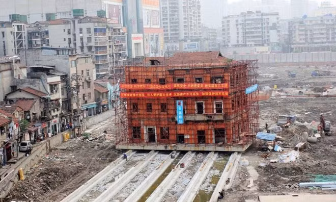 Kỹ sư xây dựng gây kinh ngạc với kế hoạch di chuyển tòa nhà cổ