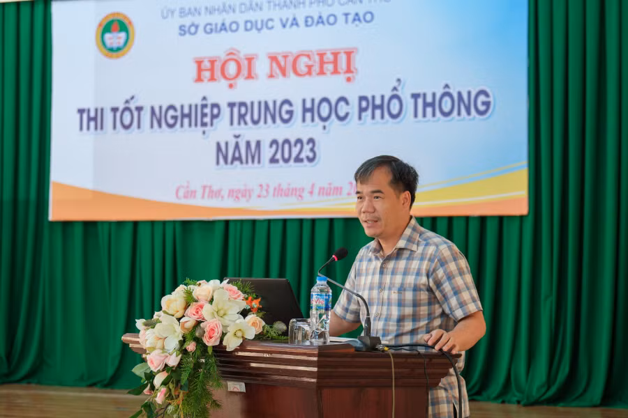 Ông Nguyễn Phúc Tăng - Phó Giám đốc Sở GD&amp;ĐT TP Cần Thơ phát biểu chỉ đạo hội nghị.