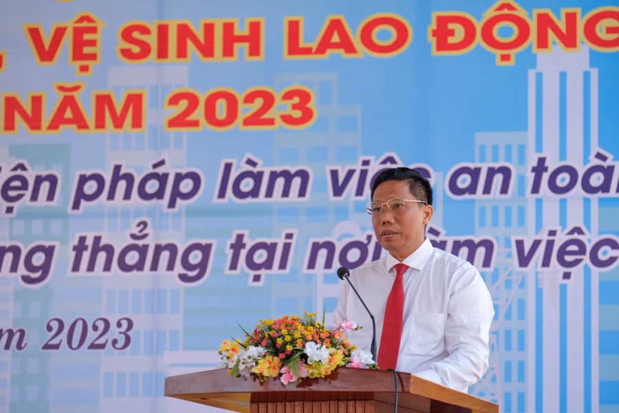 Ông Nguyễn Thực Hiện, Phó Chủ tịch UBND TP Cần Thơ phát biểu chỉ đạo tại buổi lễ.