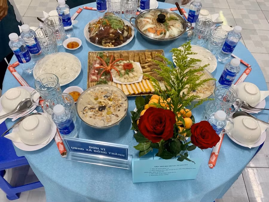 Một số món ăn được chế biến từ tàu hũ ky trong ngày lễ công nhận. Một số món ăn được chế biến từ tàu hũ ky trong ngày lễ công nhận.