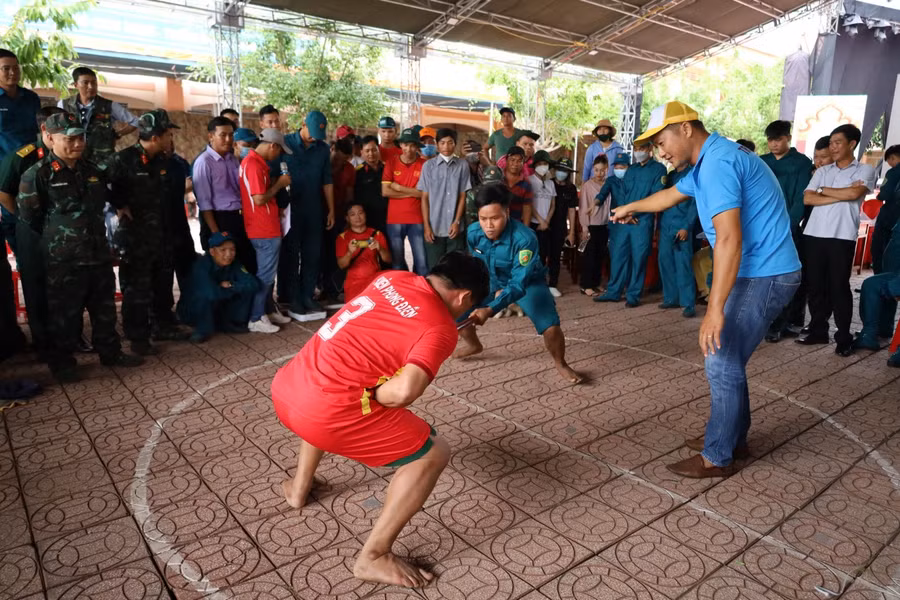 Các hoạt động vui Tết, hội thi tạo hình mang đậm chất văn hóa Khmer. Các hoạt động vui Tết, hội thi tạo hình mang đậm chất văn hóa Khmer.