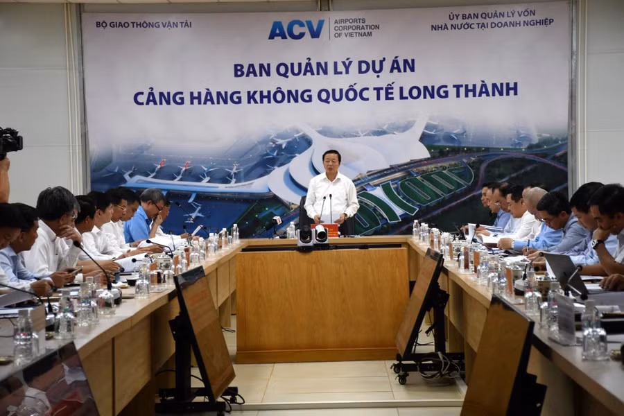 Phó thủ tướng Trần Hồng Hà làm việc với lãnh đạo UBND tỉnh Đồng Nai và các đơn vị thi công dự án Sân bay Long Thành. Phó thủ tướng Trần Hồng Hà làm việc với lãnh đạo UBND tỉnh Đồng Nai và các đơn vị thi công dự án Sân bay Long Thành.