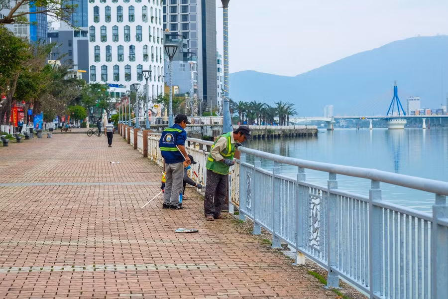 Khẩn trương sơn mới lại các địa điểm công cộng