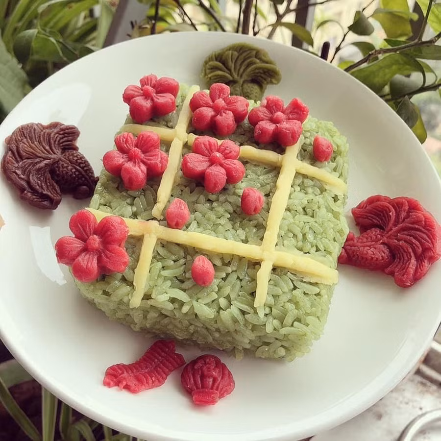Xôi hoa đậu tạo hình bánh chưng màu sắc bắt mắt.
