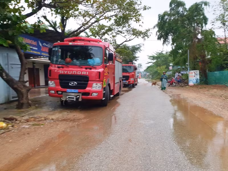 Sáng nay 13/10 lực lượng chức năng đã cố gắng để tiếp cận hiện trường thủy điện Rào Trăng 3.