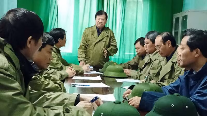 Phó Thủ tướng Trịnh Đình Dũng làm việc với tỉnh Hà Tĩnh và Công ty Thủy lợi Nam Hà Tĩnh về công tác bảo đảm an toàn hồ Kẻ Gỗ.