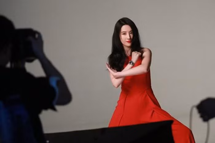 Lưu Diệc Phi lộ ảnh hậu trường đẹp xuất sắc ảnh 2 Lưu Diệc Phi lộ ảnh hậu trường đẹp xuất sắc ảnh 2