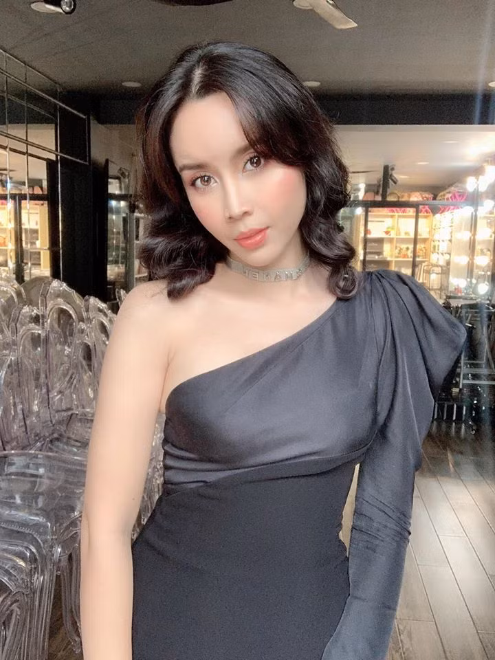 Nhan sắc khó tin của Lưu Hương Giang sau "dao kéo" ảnh 7 Nhan sắc xinh đẹp khó tin của Lưu Hương Giang sau khi 'dao kéo'