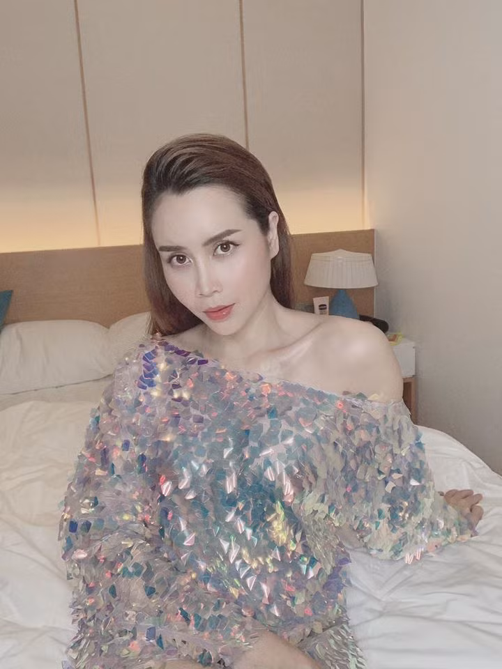 Nhan sắc khó tin của Lưu Hương Giang sau "dao kéo" ảnh 17 Nhan sắc xinh đẹp khó tin của Lưu Hương Giang sau khi 'dao kéo'
