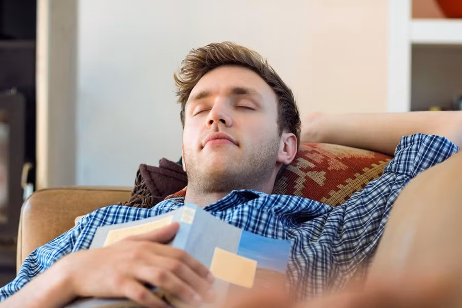 Tư thế ngủ trưa giúp bạn nạp đầy năng lượng