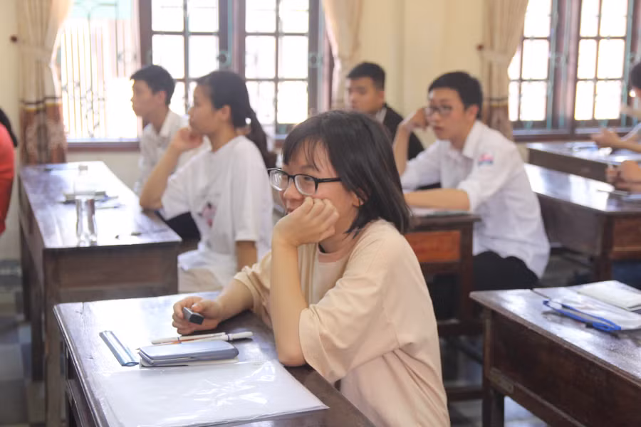 Với đề thi môn tiếng Anh vừa sức, giáo viên hi vọng có nhiều điểm 10