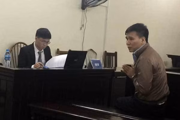 Châu Việt Cường chắp tay xin lỗi mẹ nạn nhân Châu Việt Cường chắp tay xin lỗi mẹ cô gái xấu số