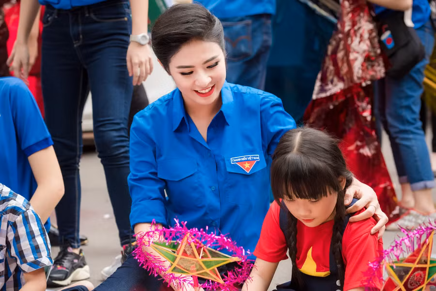 Trước khi đăng quang, việc đi từ thiện đã trở thành thói quen không thể thiếu trong những hoạt động cộng đồng của hoa hậu Ngọc Hân.