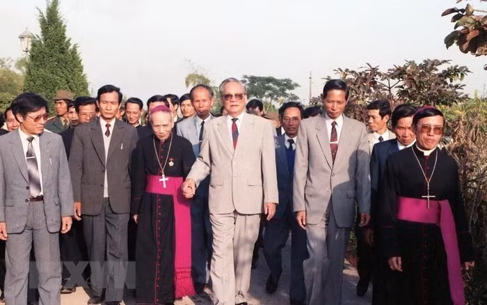Hình ảnh về hoạt động đối nội của nguyên Chủ tịch nước Lê Đức Anh ảnh 20 Hình ảnh về hoạt động đối nội của nguyên Chủ tịch nước Lê Đức Anh ảnh 20