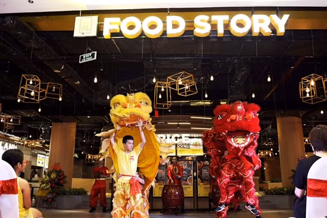 Theo chân tín đồ ẩm thực Hà thành “ăn cả thế giới” tại Food Story