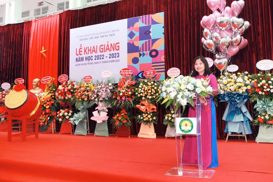 Cô giáo Đoàn Thị Thúy Giang - Bí thư chi bộ, Hiệu trưởng nhà trường Cô giáo Đoàn Thị Thúy Giang - Bí thư chi bộ, Hiệu trưởng nhà trường
