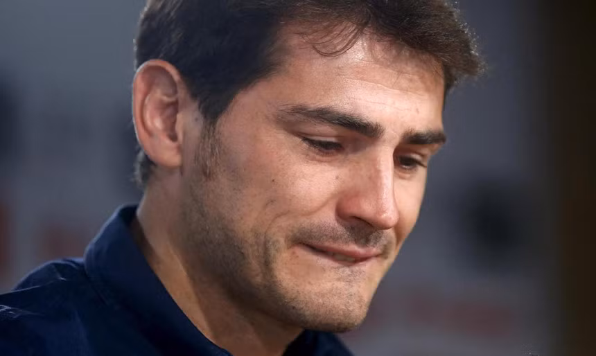 Cái kết buồn cho huyền thoại Iker Casillas ảnh 5 Iker Casillas giai nghe: Cai ket buon cho mot huyen thoai hinh anh 8
