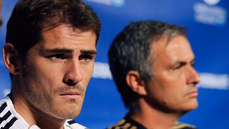 Cái kết buồn cho huyền thoại Iker Casillas ảnh 3 Iker Casillas giai nghe: Cai ket buon cho mot huyen thoai hinh anh 6