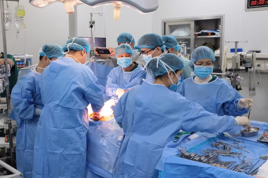 Ca phẫu thuật lấy - ghép tạng từ nguồn tạng hiến của điều dưỡng Bệnh viện E. Ảnh: BVCC. Ca phẫu thuật lấy - ghép tạng từ nguồn tạng hiến của điều dưỡng Bệnh viện E. Ảnh: BVCC.