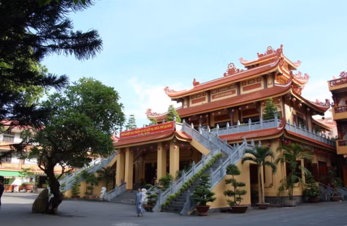 Muốn đổi vận F.A trong 2018, đừng quên hành hương đến những ngôi chùa “xóa ế” này ảnh 7