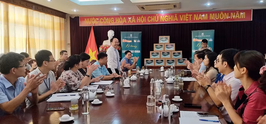 Đồng chí Nguyễn Đăng Bình, Chủ tịch UBND tỉnh Bắc Kạn cảm ơn sự quan tâm, ủng hộ của các đơn vị tài trợ.