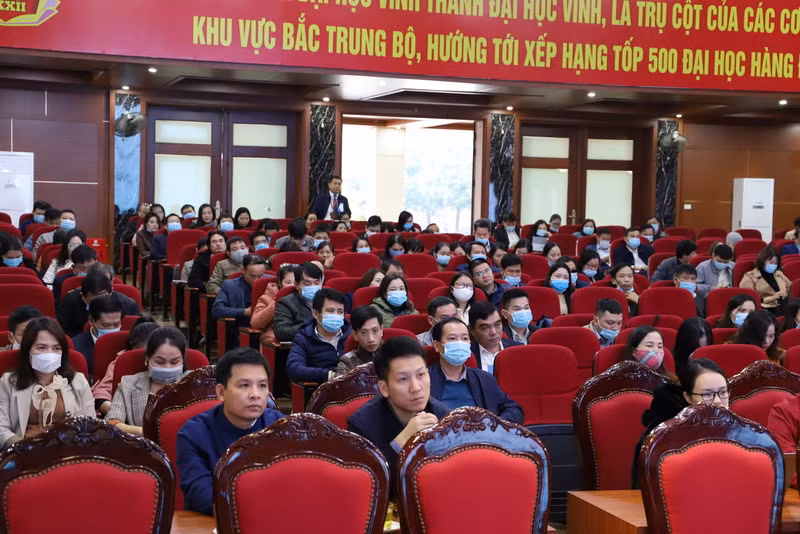 Cán bộ, viên chức tập trung tập huấn 01 ngày tại Hội trường
