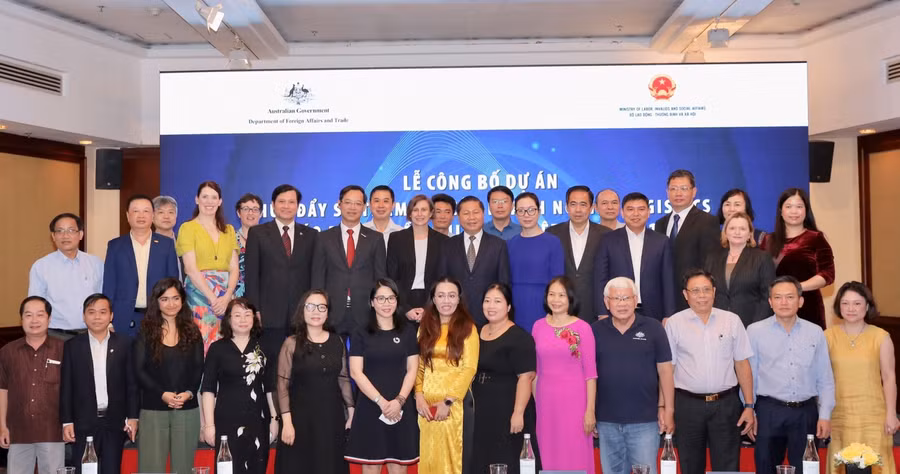 Các đại biểu tham dự Lễ công bố dự án “Thúc đẩy sự tham gia của doanh nghiệp Logistics với giáo dục nghề nghiệp tại Việt Nam (2021-2025)”
