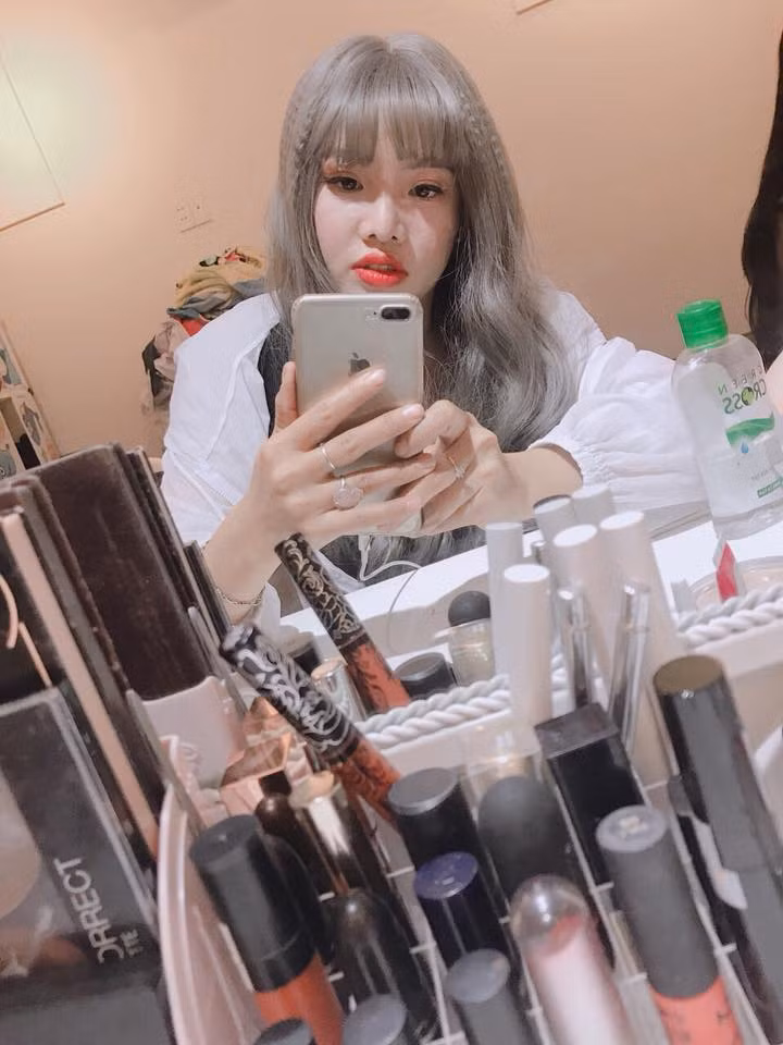 Sự thật bất ngờ gương mặt chằng chịt vết thương của Phượng “Thị Nở tái sinh“ ảnh 9 Bị đồn gương mặt biến dạng sau 2 năm PTTM, Thị Nở tái sinh lên tiếng giải thích lí do khiến ai nấy đều ngã ngửa