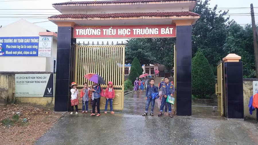Hà Tĩnh: 700 trường nghỉ học để tránh bão
