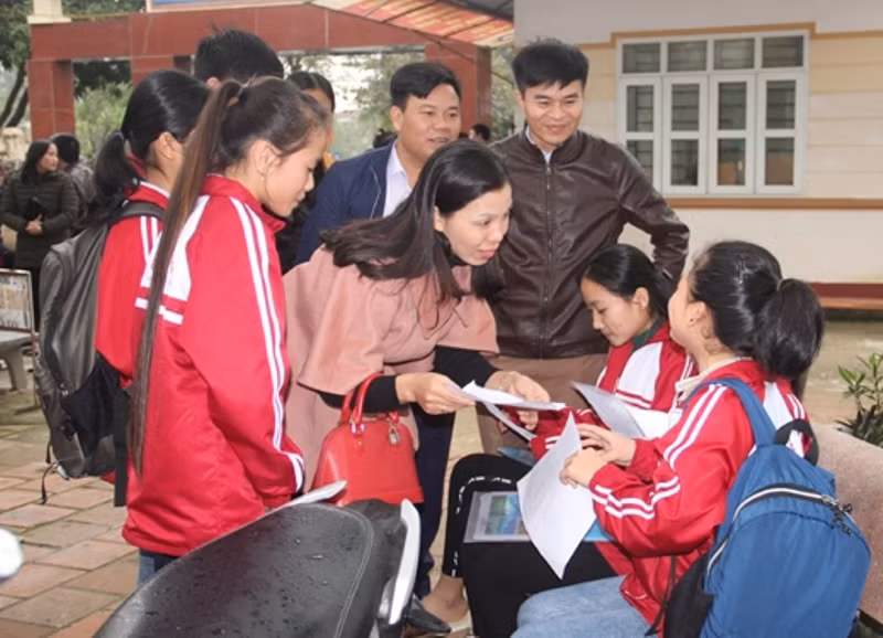 Tại điểm thi Trường THCS Lê Văn Thiêm, TP Hà Tĩnh